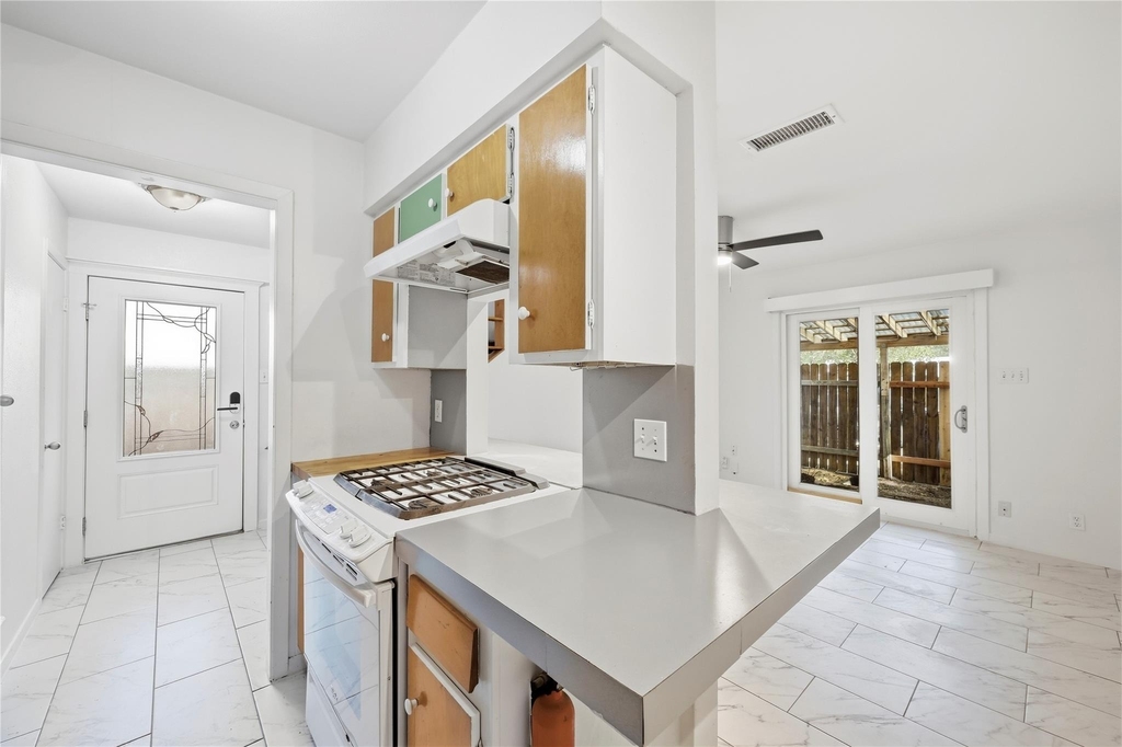 2806 Skyway Cir - Photo 8