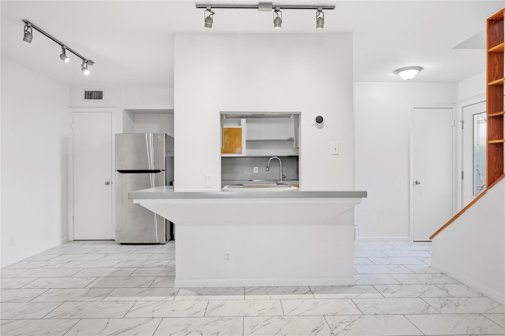 2806 Skyway Cir - Photo 12
