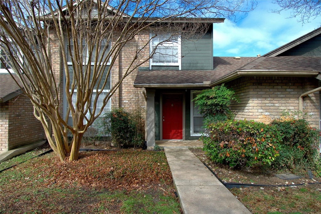 1015 E Yager Ln - Photo 0