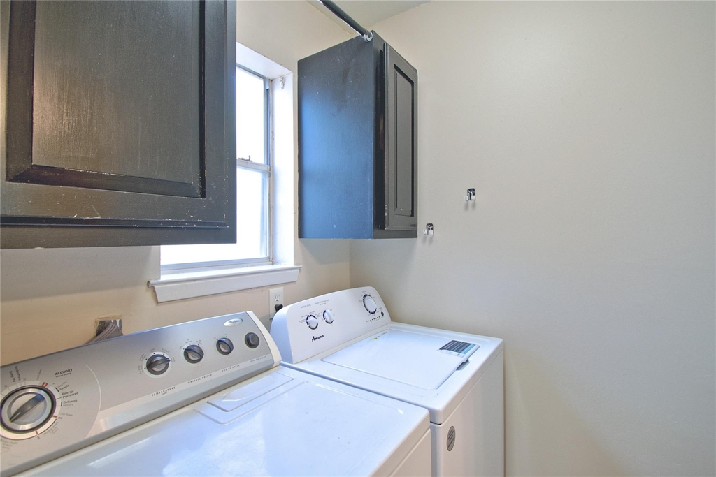 1015 E Yager Ln - Photo 5