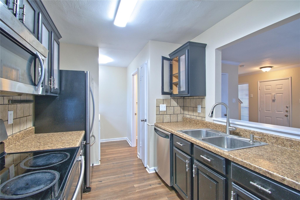 1015 E Yager Ln - Photo 4