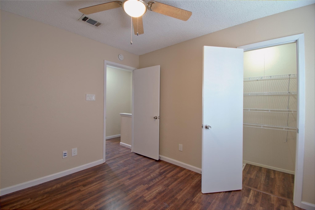 1015 E Yager Ln - Photo 9