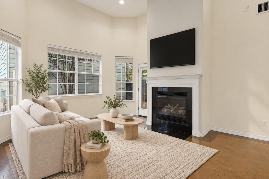 1604 Walnut Ave - Photo 1