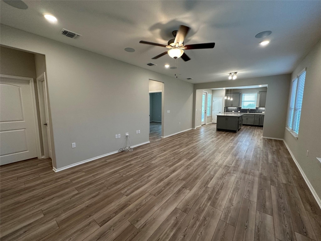 219 Coachsmith St - Photo 5