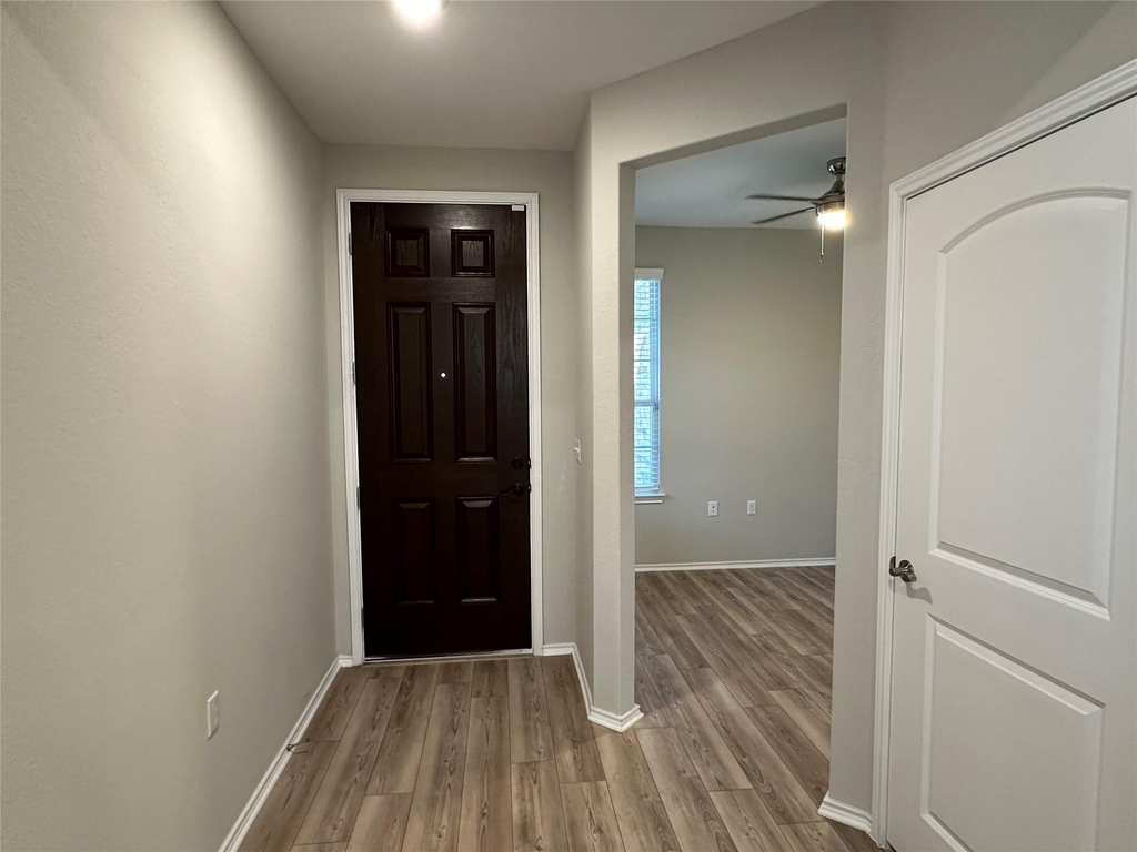 219 Coachsmith St - Photo 3