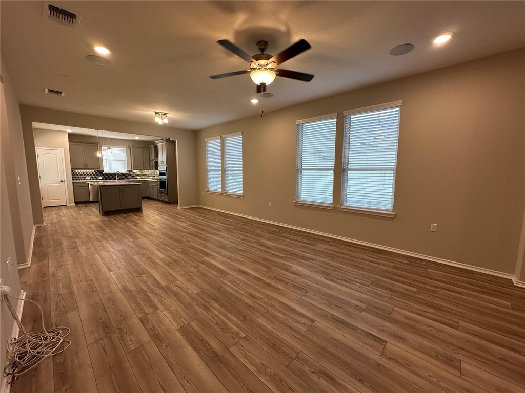 219 Coachsmith St - Photo 6