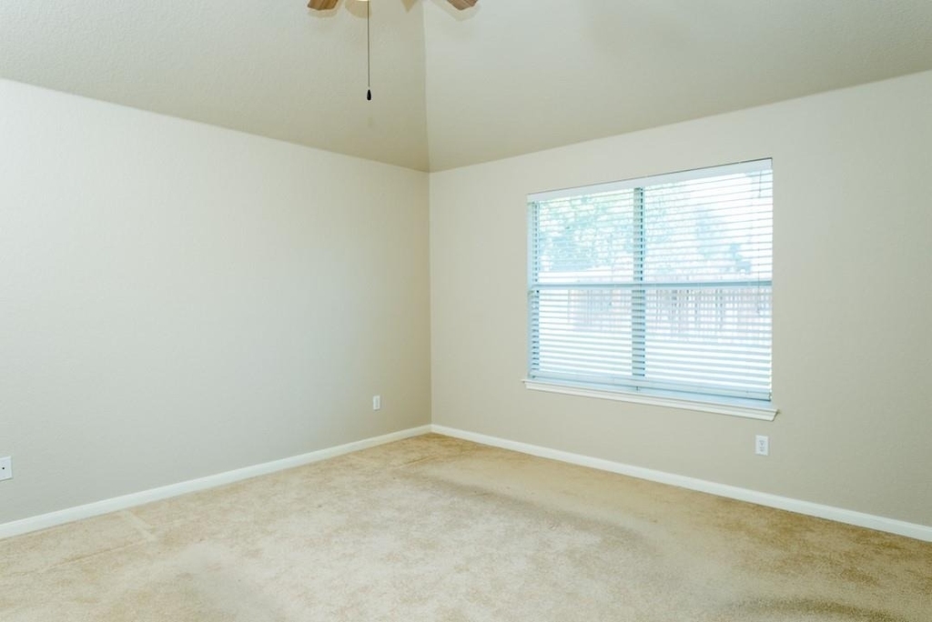 1611 Briar Hill Dr - Photo 16