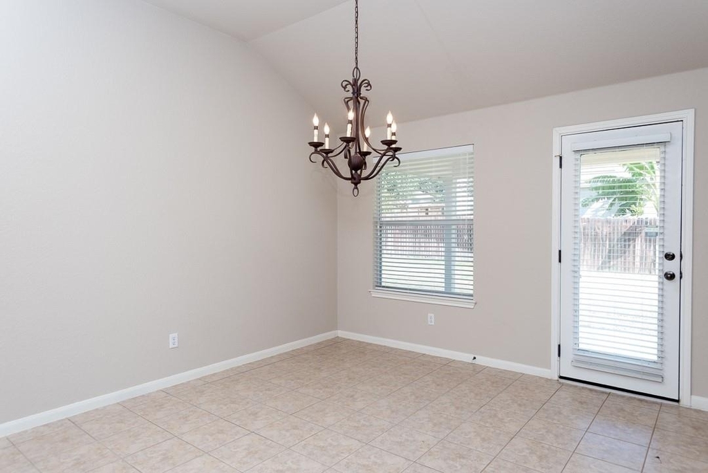 1611 Briar Hill Dr - Photo 9