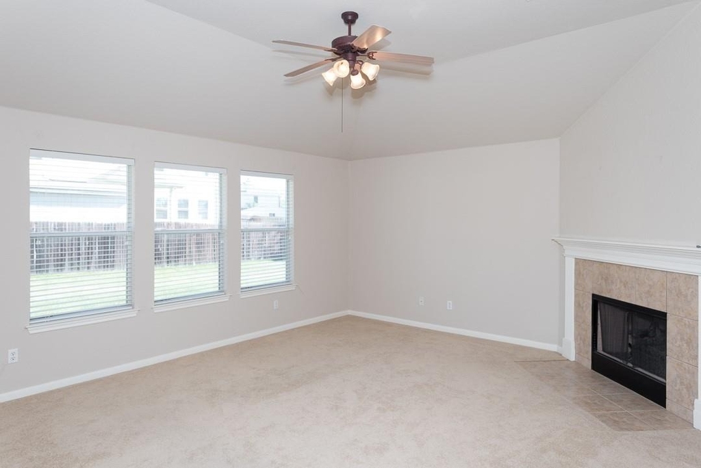 1611 Briar Hill Dr - Photo 10
