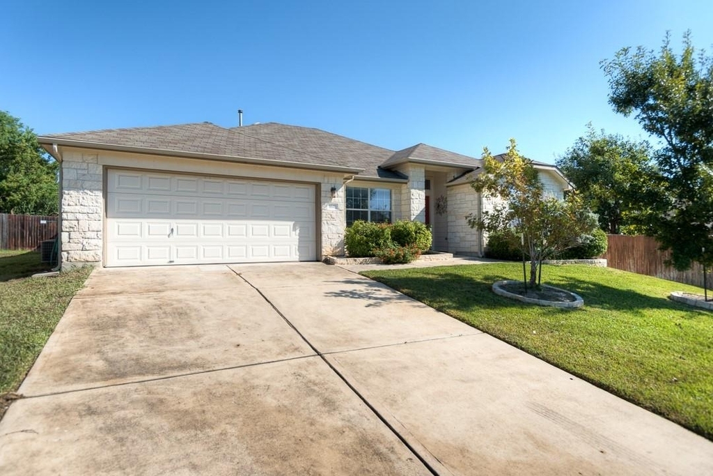 1611 Briar Hill Dr - Photo 1