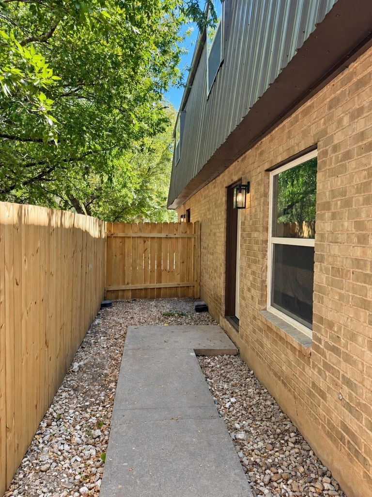 2904 Sweeney Ln - Photo 1