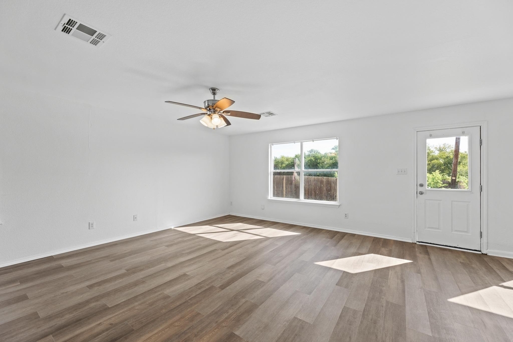 722 Lavaca Loop - Photo 9