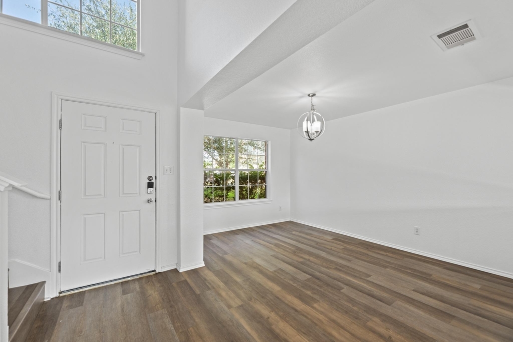 722 Lavaca Loop - Photo 3