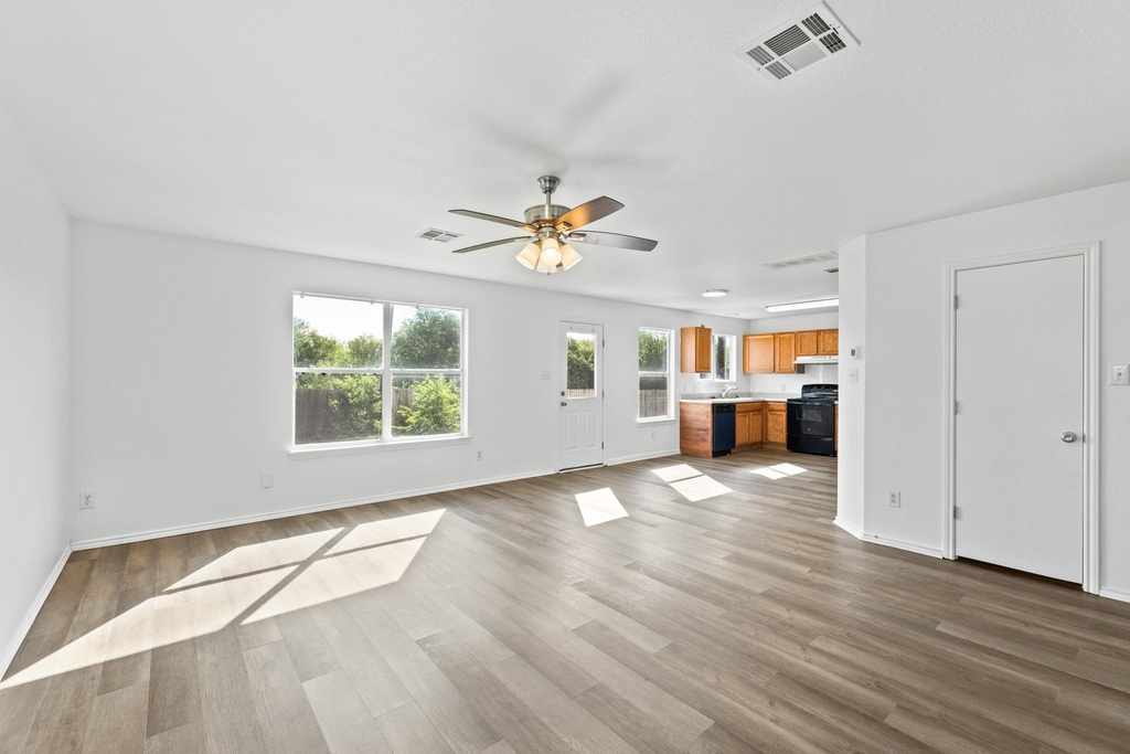 722 Lavaca Loop - Photo 6