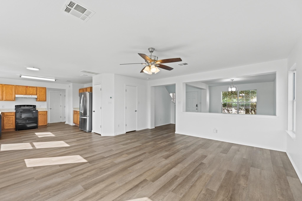722 Lavaca Loop - Photo 7