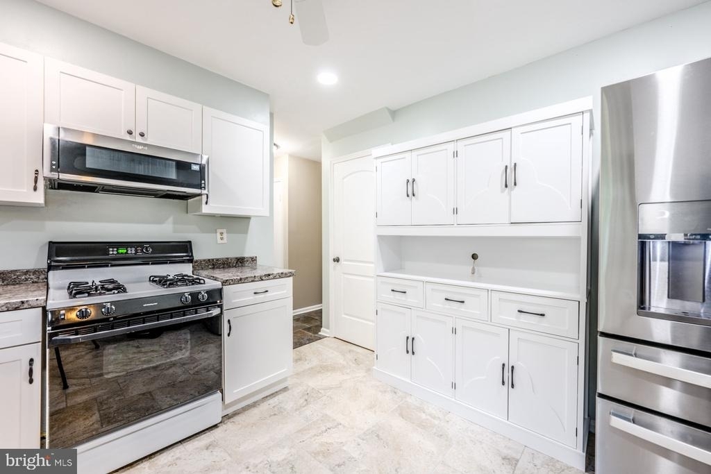 7727 Laytonia Drive - Photo 8