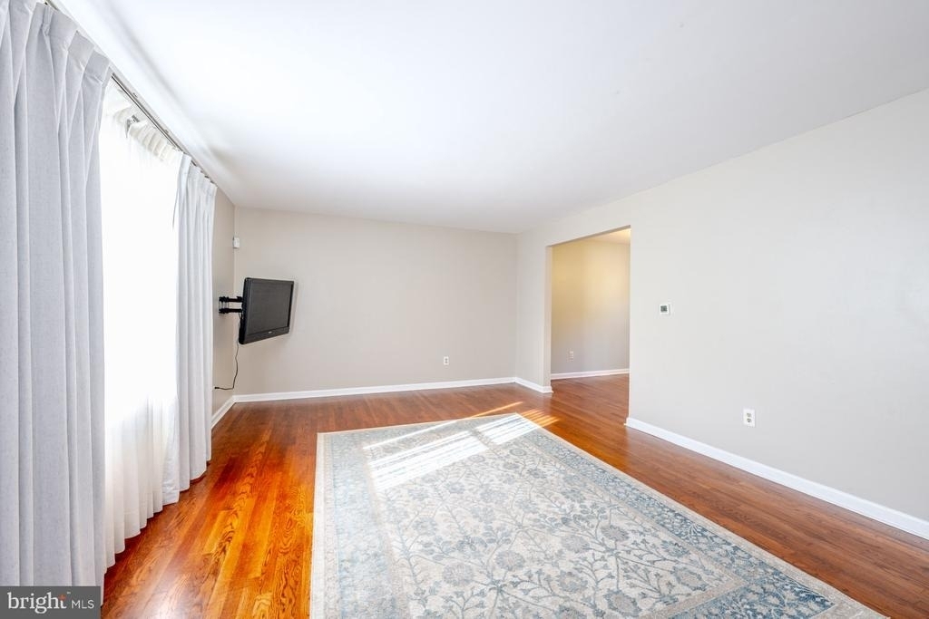 7727 Laytonia Drive - Photo 4