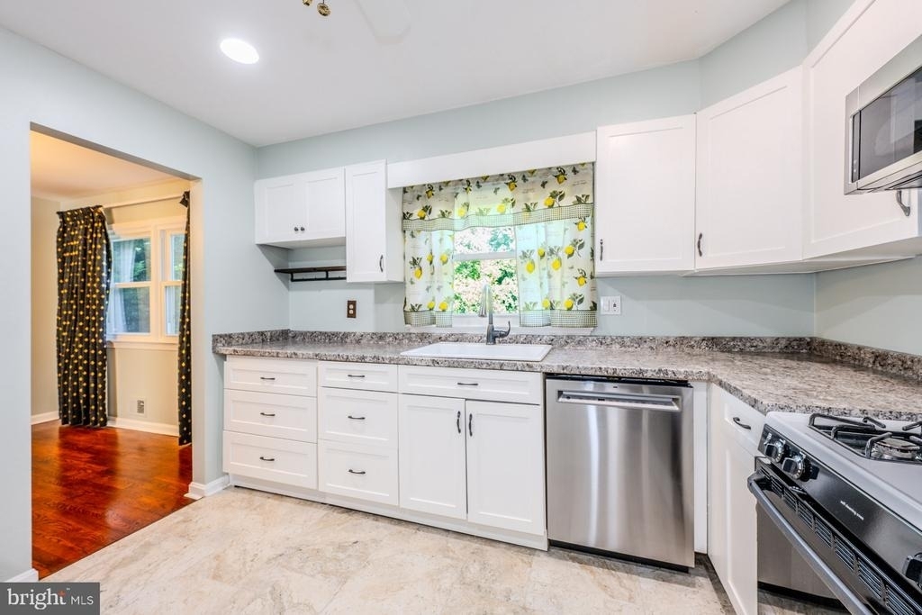7727 Laytonia Drive - Photo 9