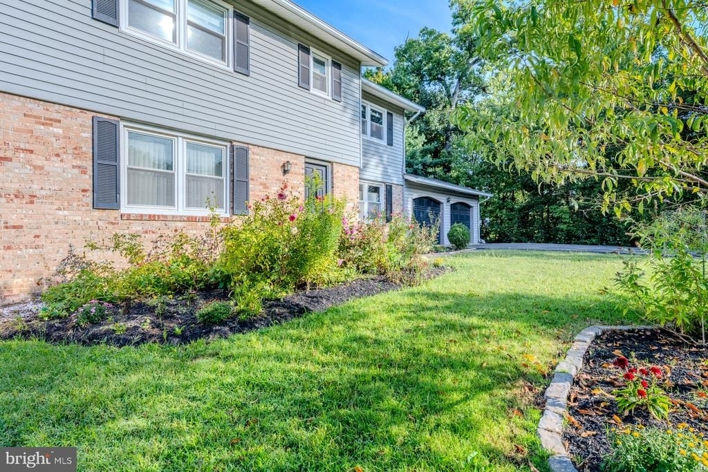 7727 Laytonia Drive - Photo 2