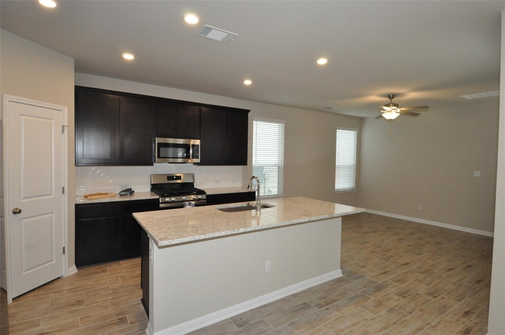 1621 Bella Dr - Photo 6