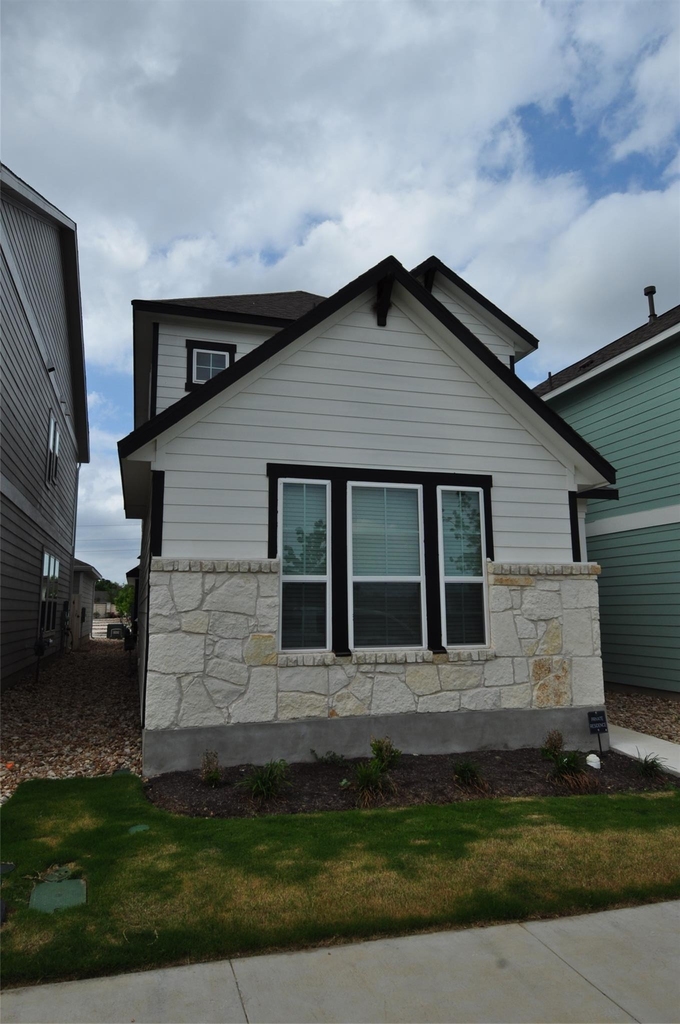 1621 Bella Dr - Photo 1