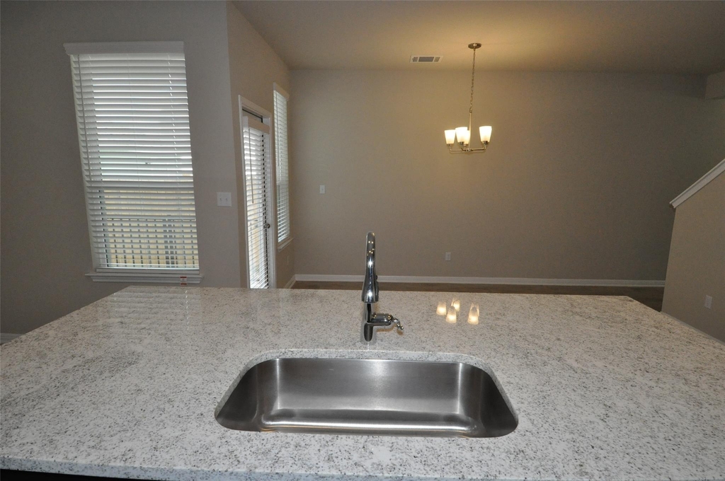 1621 Bella Dr - Photo 9