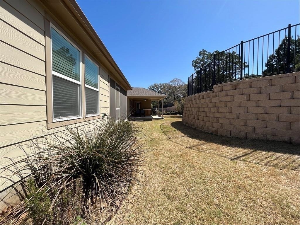 211 Hobby St - Photo 3