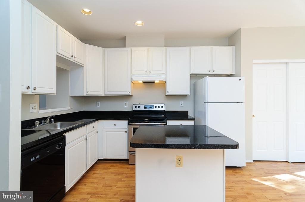 8459 Gold Sunset Way - Photo 4
