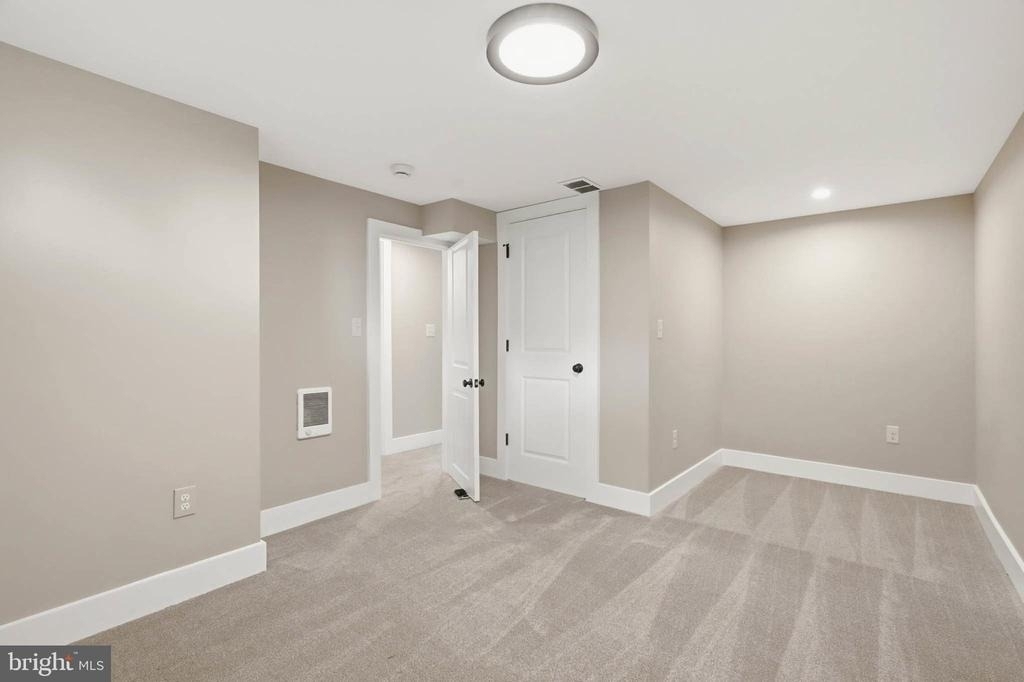 8643 Ridge Road - Photo 29