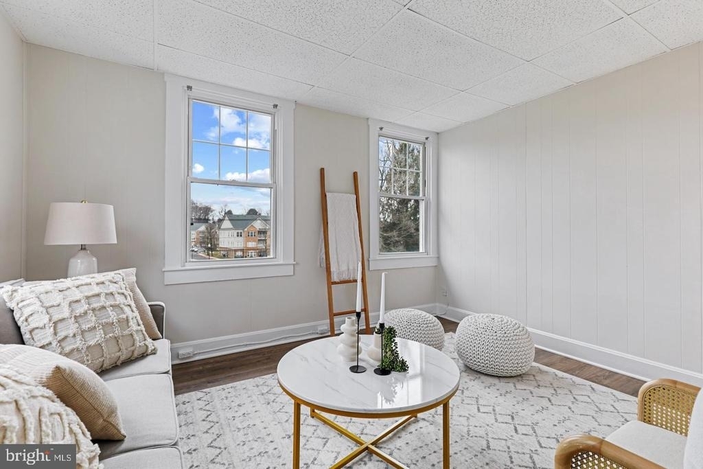 707 N Hickory Avenue - Photo 2
