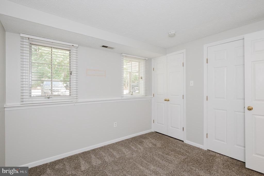 1006 Markham Court - Photo 18