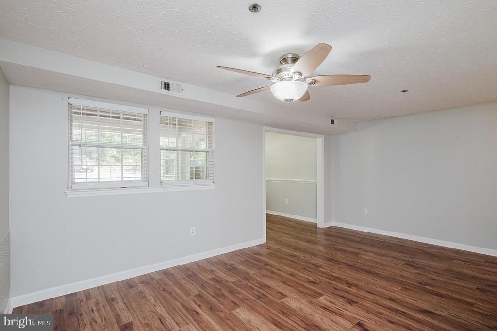 1006 Markham Court - Photo 7