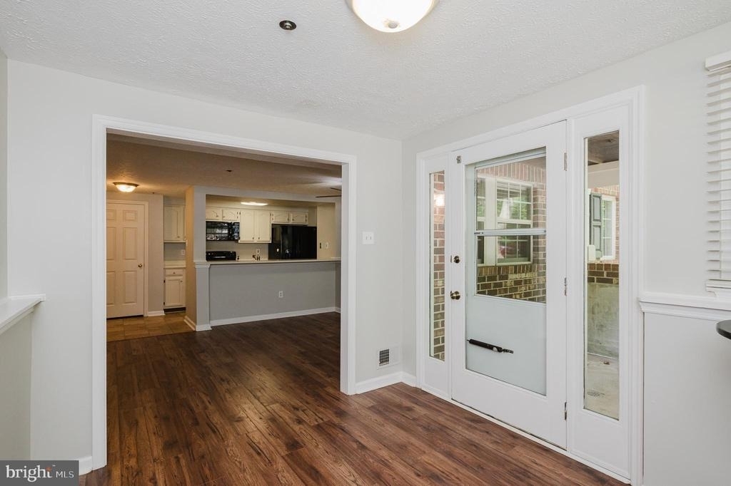1006 Markham Court - Photo 10