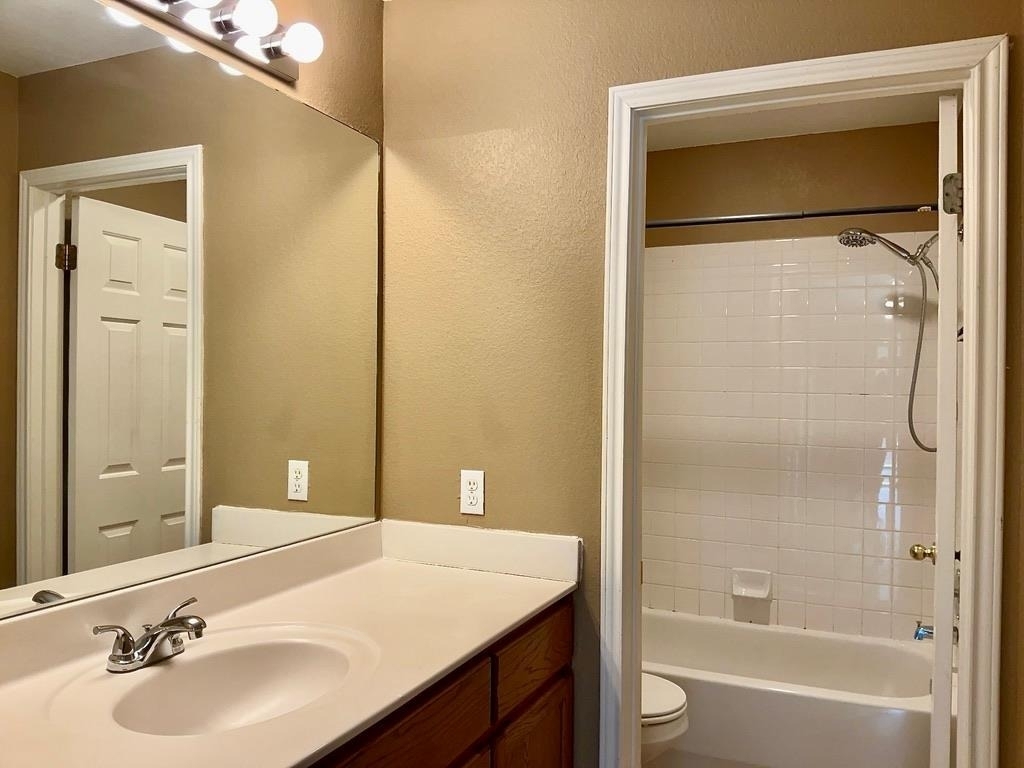 8605 Talyne Chaise Cir - Photo 9