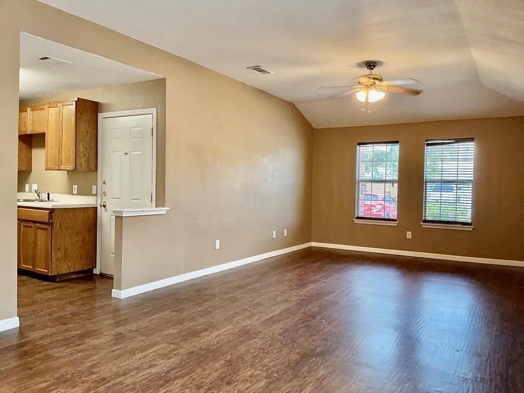 8605 Talyne Chaise Cir - Photo 3