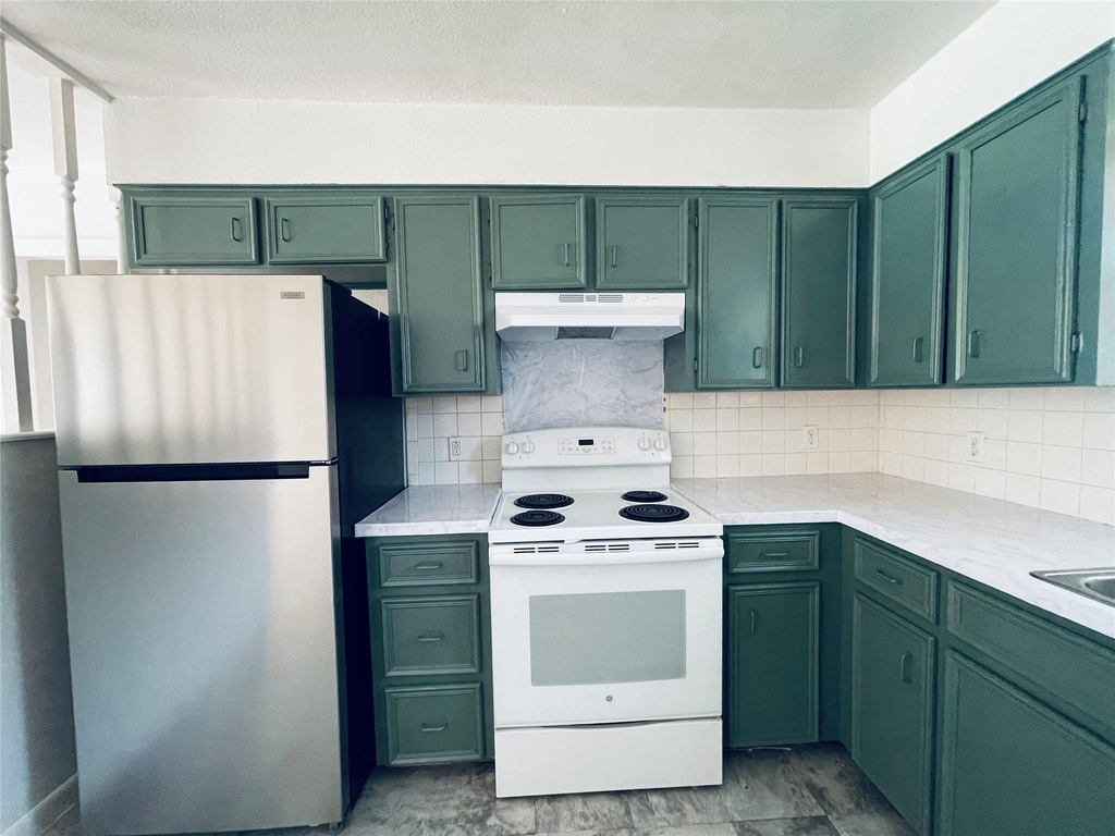 7402 Geneva Dr - Photo 4