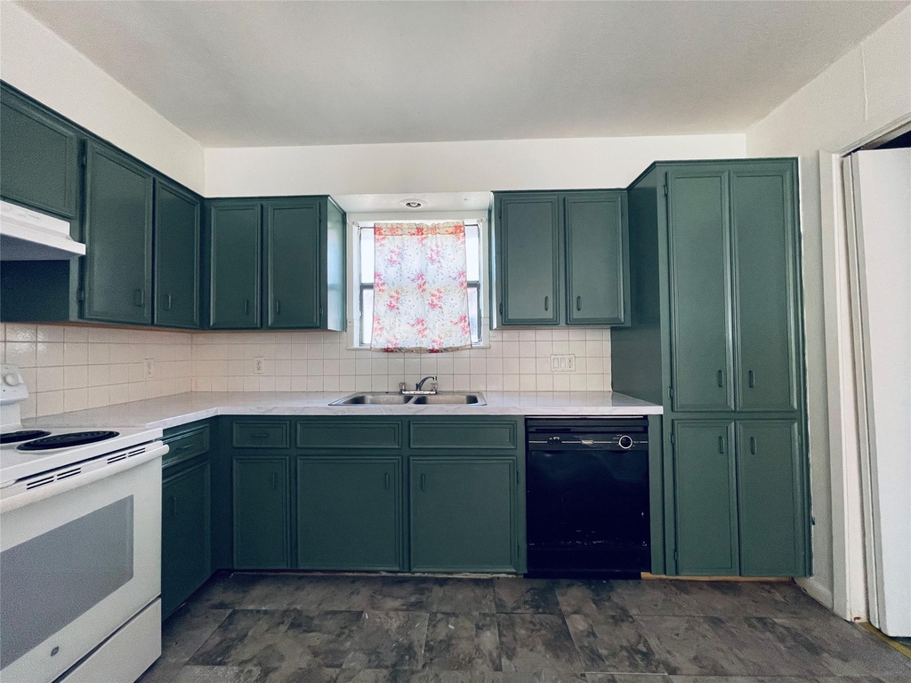 7402 Geneva Dr - Photo 5