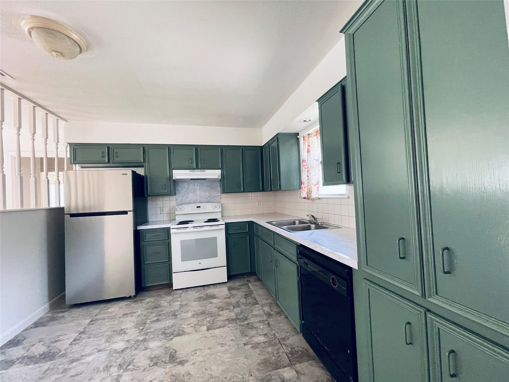 7402 Geneva Dr - Photo 3