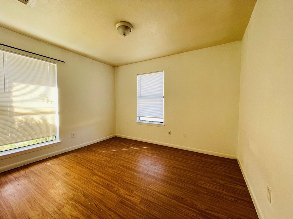 7402 Geneva Dr - Photo 6