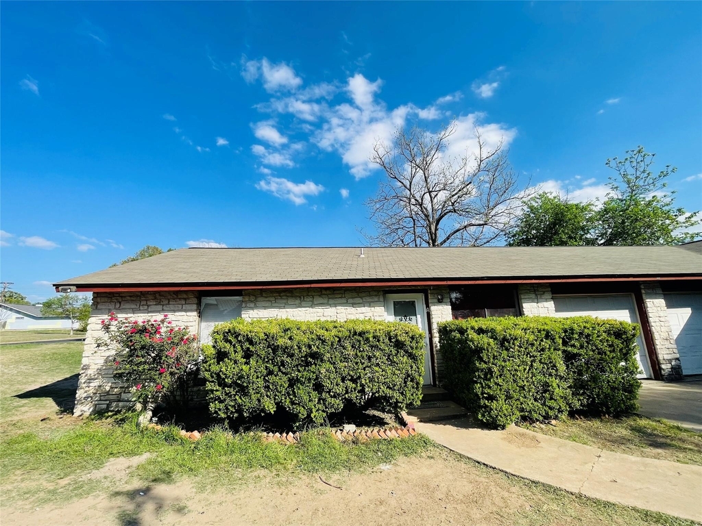 7402 Geneva Dr - Photo 1