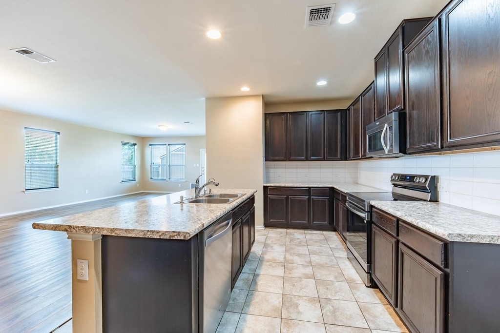 12416 Dwight Eisenhower St - Photo 8
