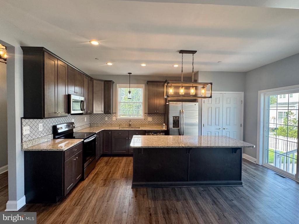 1005 Clover Circle - Photo 6