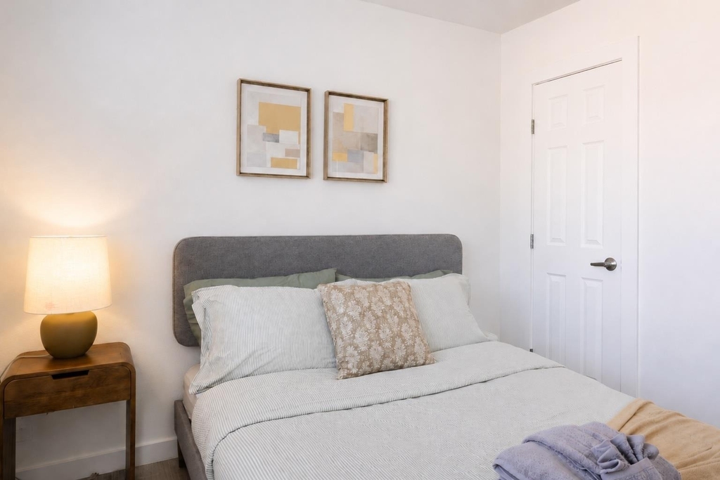 1200 E 52nd St - Photo 5