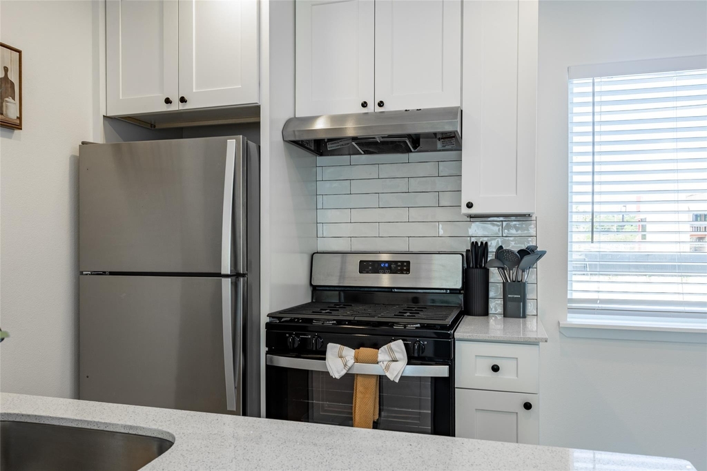 1200 E 52nd St - Photo 17