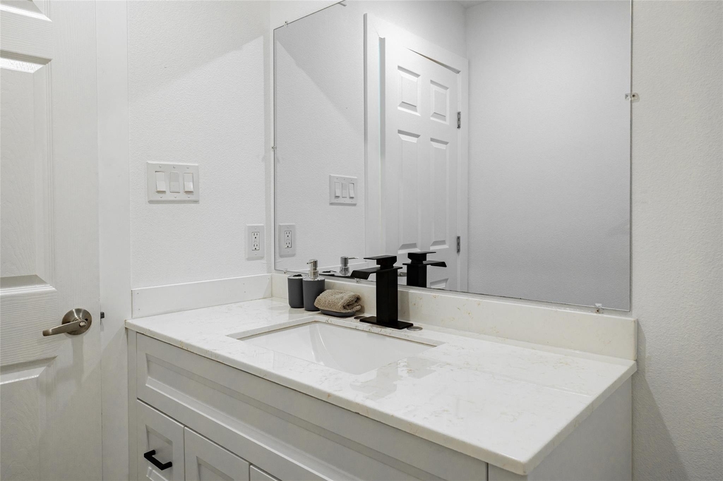 1200 E 52nd St - Photo 9