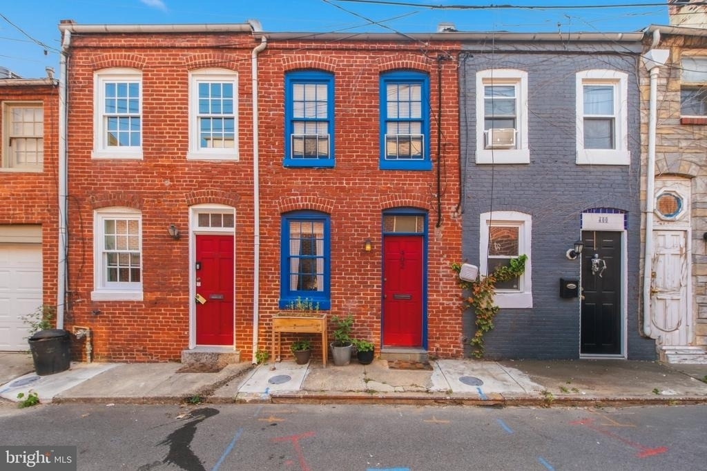 402 S Dallas Street - Photo 0