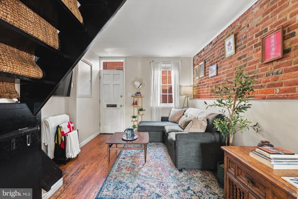 402 S Dallas Street - Photo 1