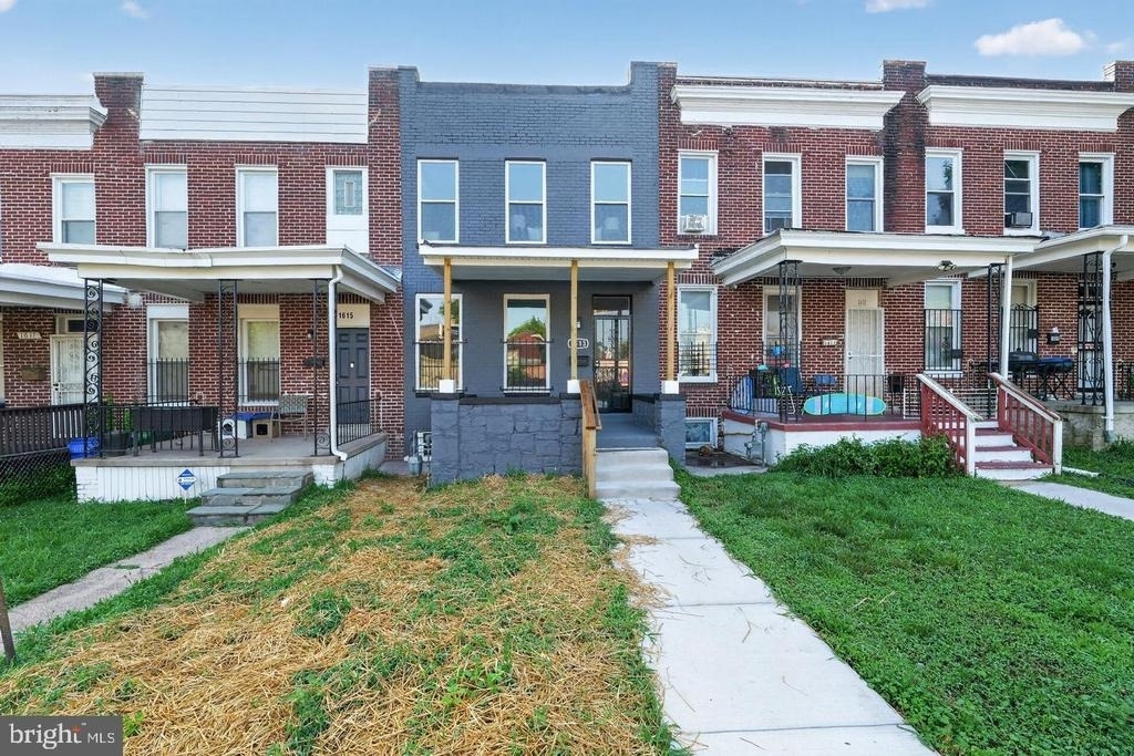 1613 N Longwood Street - Photo 0