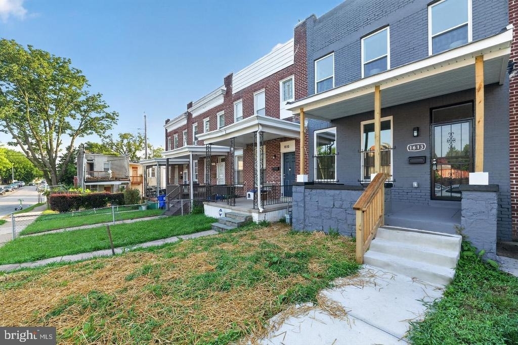 1613 N Longwood Street - Photo 1