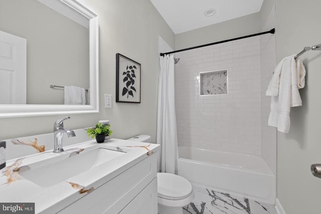 1613 N Longwood Street - Photo 12